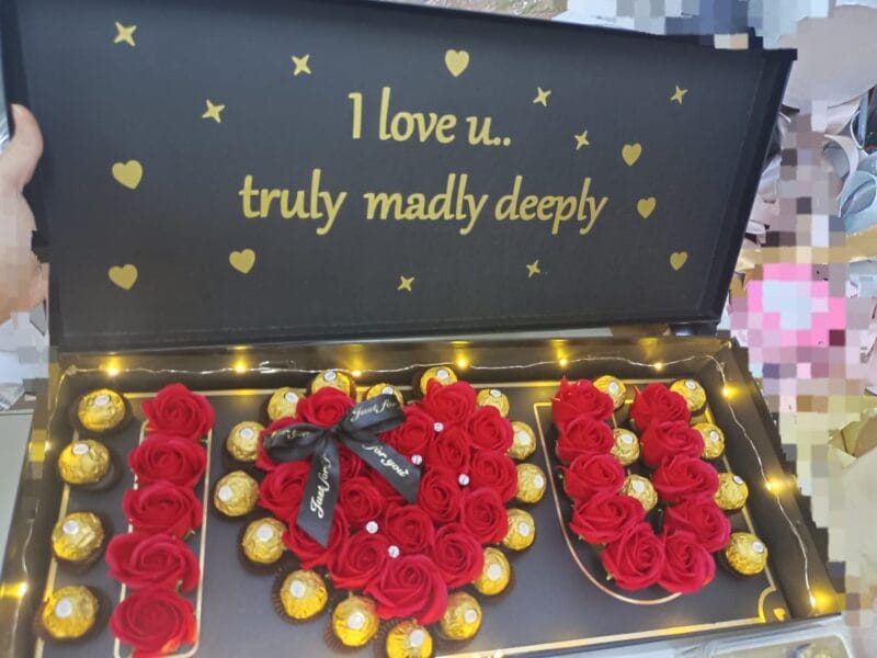 Valentine's Collection 2025 Deep Love Red Soap Roses with Ferrero